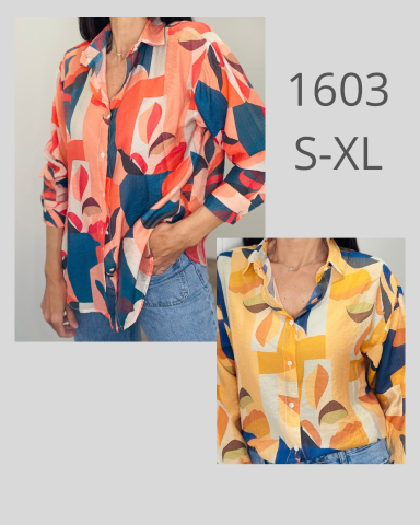 Camisa de mujer con estampado colorido en tonos naranja, azul y amarillo. Tallas S-XL.