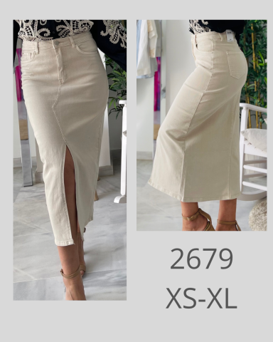 Falda larga de color beige con abertura lateral, disponible en tallas XS a XL.