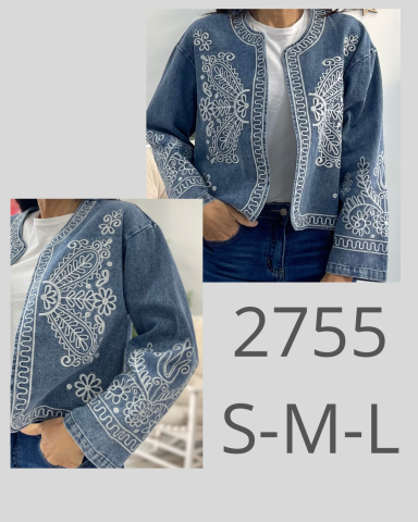 Chaqueta de mezclilla azul con bordados decorativos en las mangas y el frente. Tallas S-M-L.