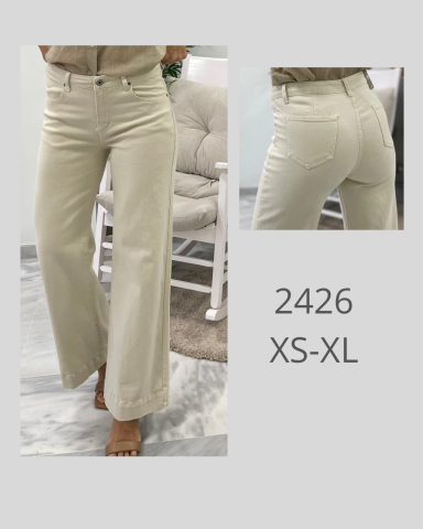 Pantalones anchos beige, modelo 2426, disponible en tallas XS a XL.