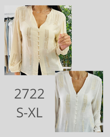 Camisa de mujer en color crema, con botones y detalles en la tela, disponible en tallas S a XL.